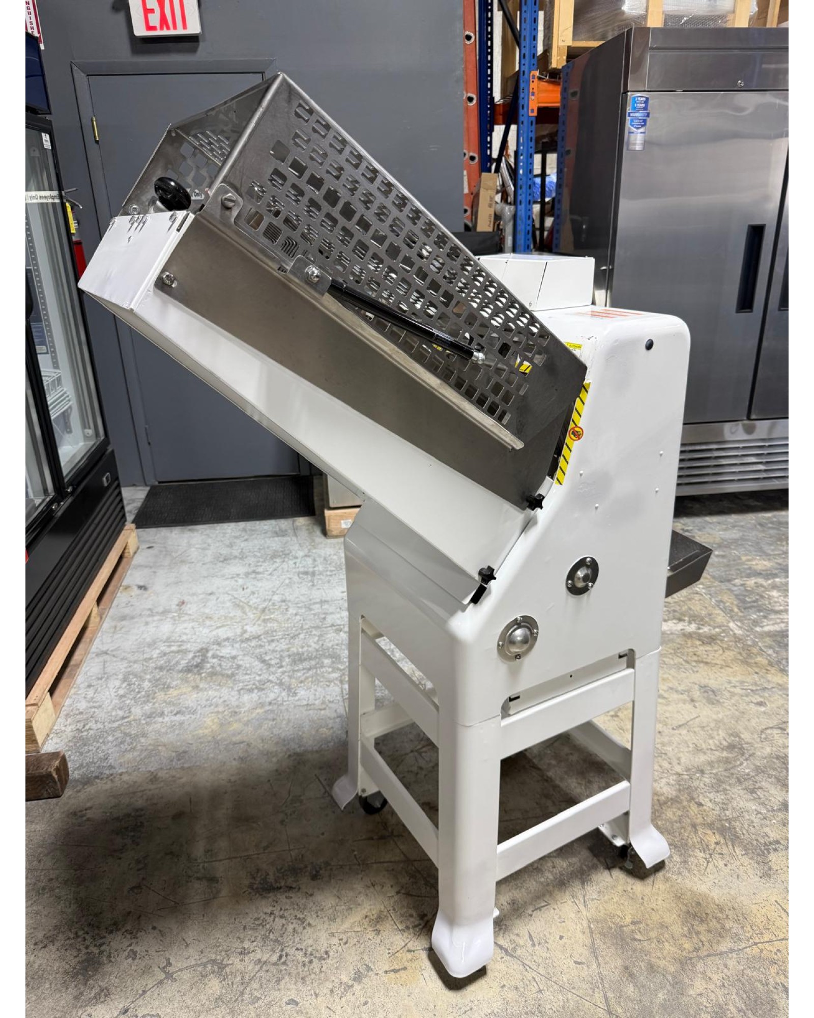 Oliver Gravity-Feed Bread Slicer with Cover (USED)