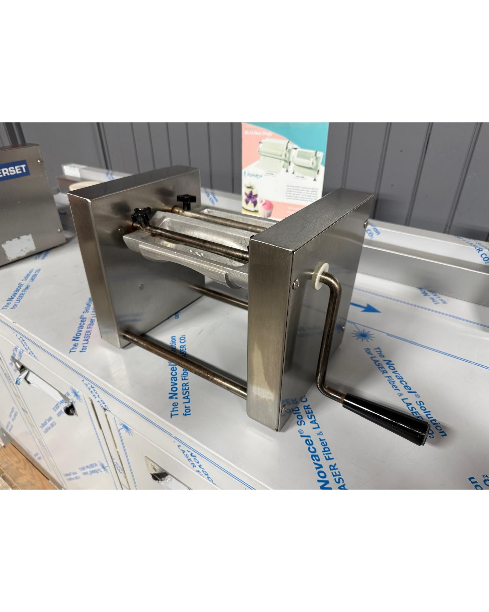 Manual Empanada / Turnover Machine