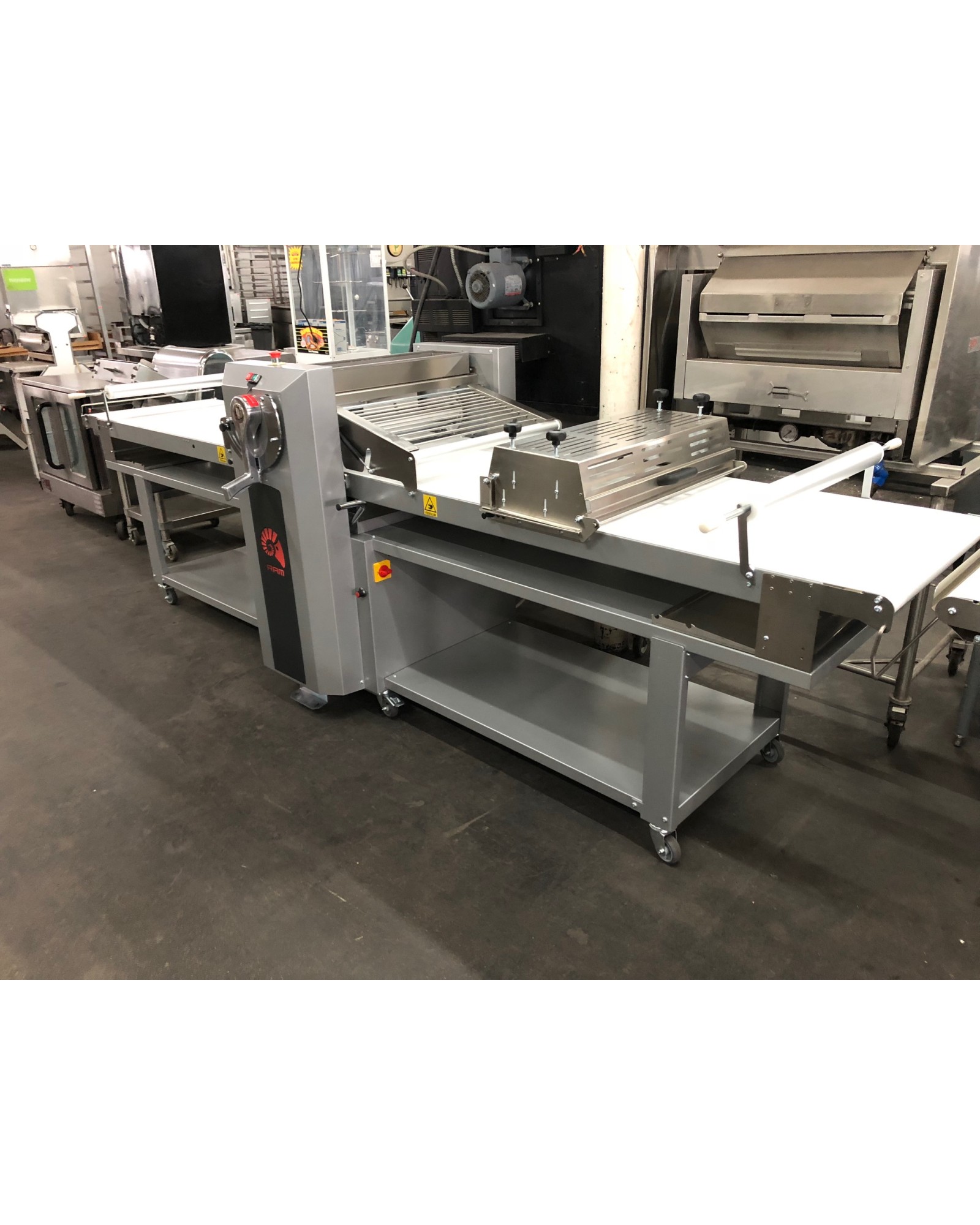 Reversible Sheeter Q670-1800 (Production Sheeter with Cutting Station) [Ram]